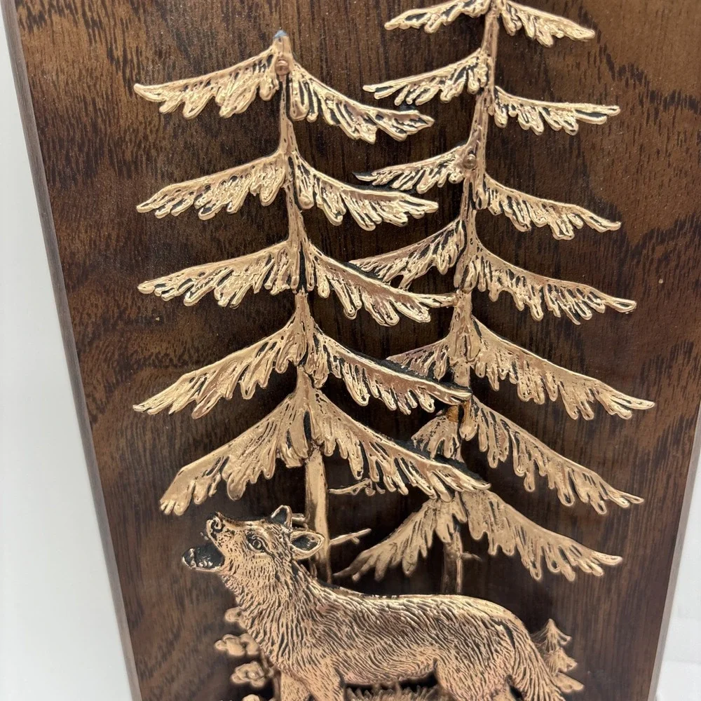A &M Canada Vintage Hanging Good Tone Wall Plaque Wolf And Pine Tree